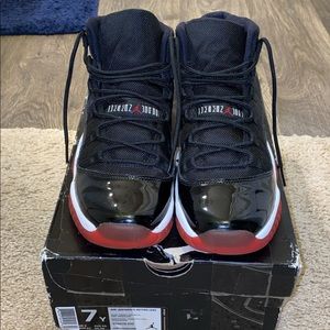 Jordan 11 Retro Playoffs (Breds) (2012)